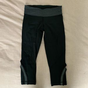Lululemon black cropped leggings